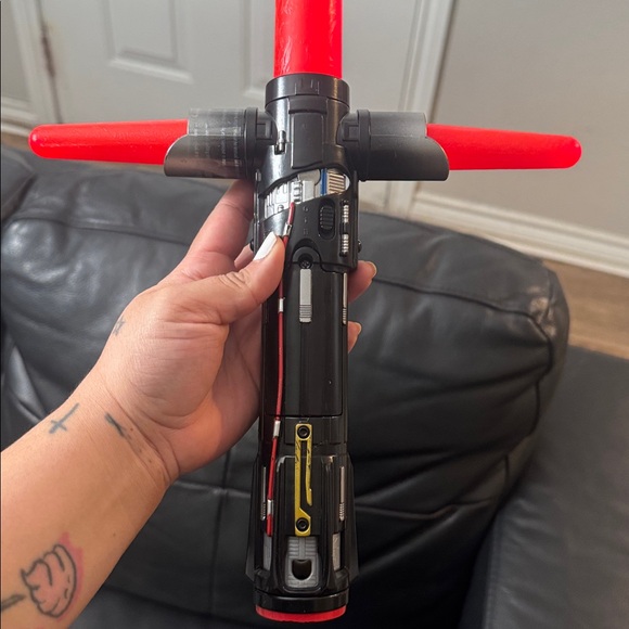 Star Wars Last Jedi Kylo Ren Lightsaber Disney Store Tested Lights & Sounds - Picture 4 of 7